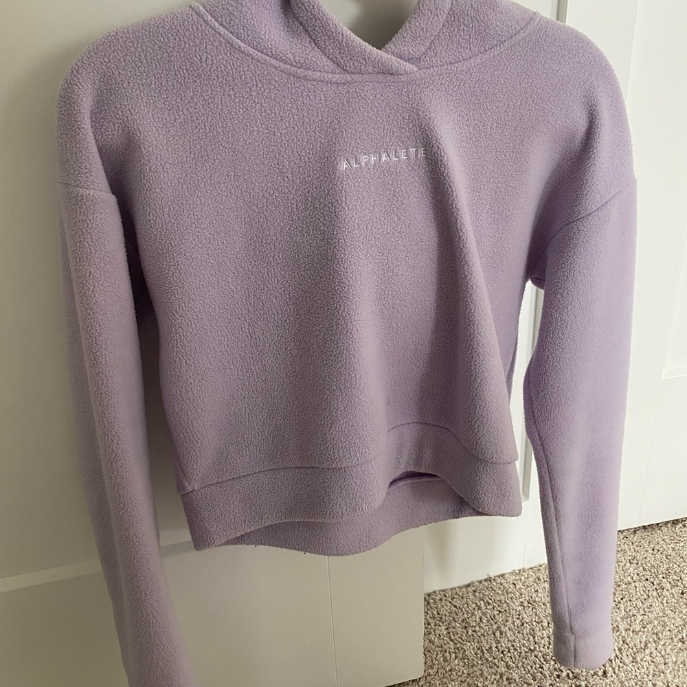 Alphalete Cropped Top